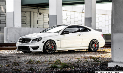 Тюнинг Mercedes Benz C63 AMG от Mode Carbon